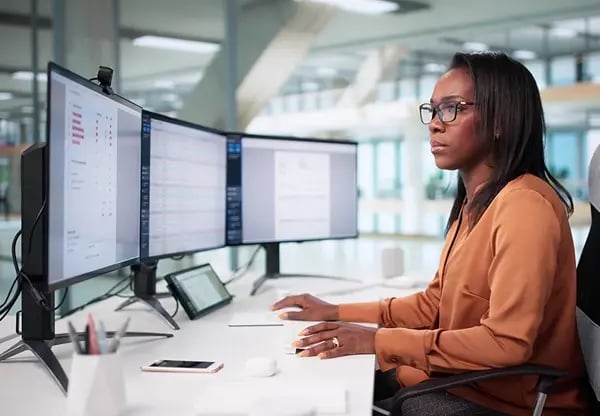 Business woman on computer